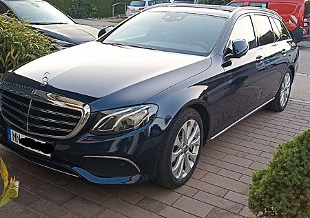 Mercedes-Benz E 400 E400d 4M HUD AIRM PANOR AHK STAHEIZUNG MeSitze
