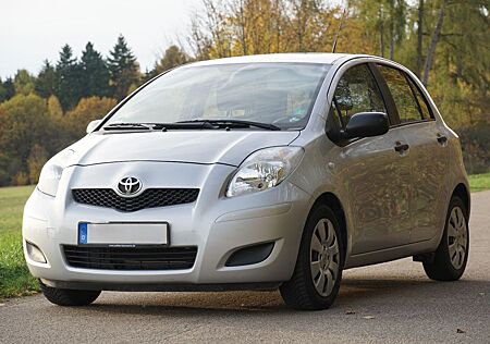 Toyota Yaris 101 PS AHK 8fach Bereifung