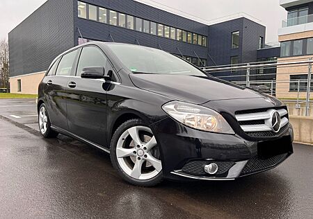 Mercedes-Benz B 180 7G-DCT AMG Paket Automatik Schaltwippen