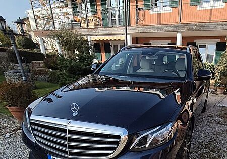 Mercedes-Benz E 300 de T Autom. - Luxury