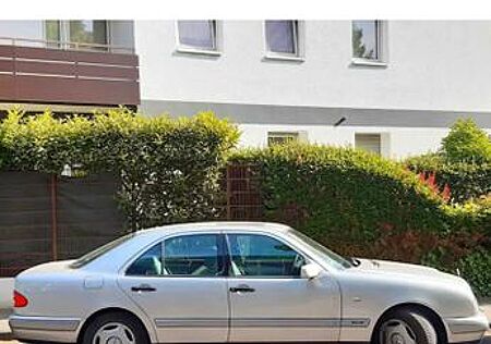 Mercedes-Benz E 220 D CLASSIC Classic