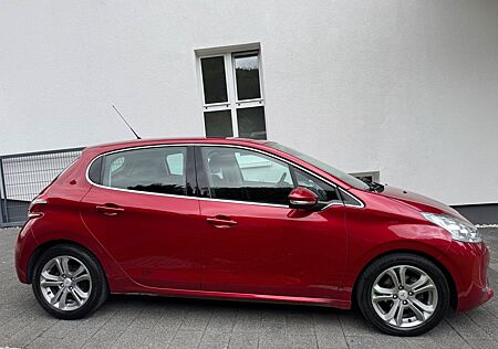 Peugeot 208 1.6 Allure 120 VTi 73 Tkm. Klima Sitzhzg