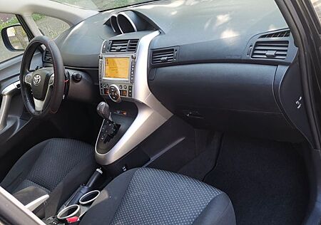 Toyota Verso AUTOMATIK 7Sitze 1.Hand NAVI RFK Euro5 SHZ