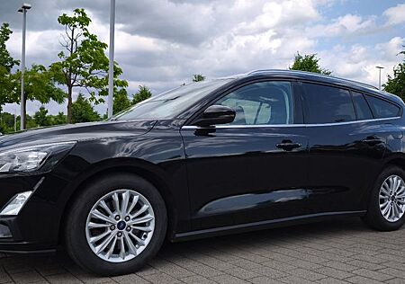 Ford Focus Turnier Titanium-Autom. 1.Hd. Service