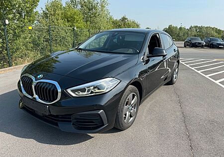 BMW 116dA NAVI-LED-PDC-AHK