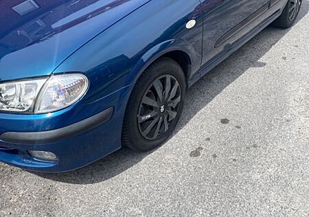 Nissan Almera 1.5i -