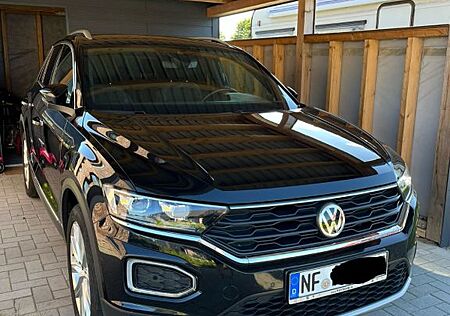 VW T-Roc Volkswagen 1.5 TSI / KAM / AHK / TÜV bis 05/27