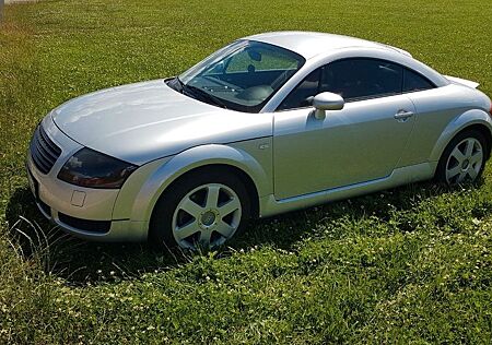 Audi TT Coupe 1.8T quattro 165 kW -