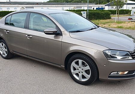 VW Passat Volkswagen Limusine/1,4Tsi/Euro5 /AHK1400KG/TÜV-2026