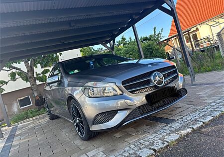 Mercedes-Benz A 180 BlueEFFICIENCY Style Edition Style Edition