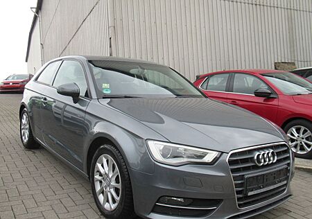 Audi A3 ambition- Navi-Xenon-SHZ-PDC-16"Alu-2.Hand