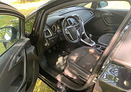 Opel Astra schwarz