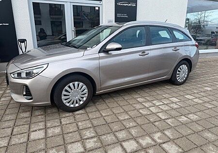 Hyundai i30 i 30cw 1.4 M/T Family Sitzheizung