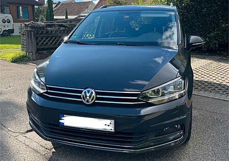 VW Touran Volkswagen 1.6 TDI - 7 Sitzer - AHK - Allwetterr.
