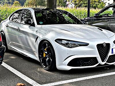 Alfa Romeo Giulia 2.9 V6 Bi-Turbo 375 kW AT8 Quadrifogl...