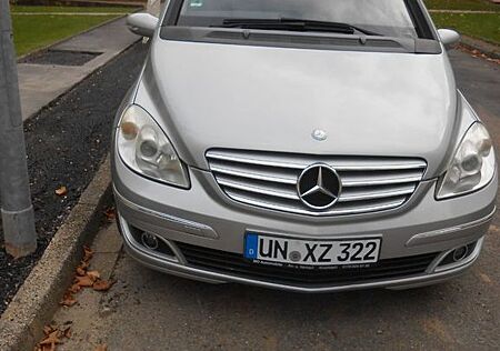 Mercedes-Benz B 200