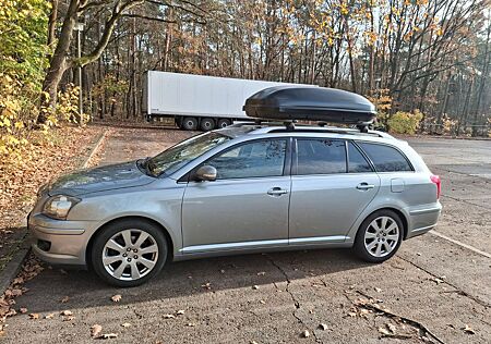 Toyota Avensis Combi Travel 2.0-l-D-4D Travel