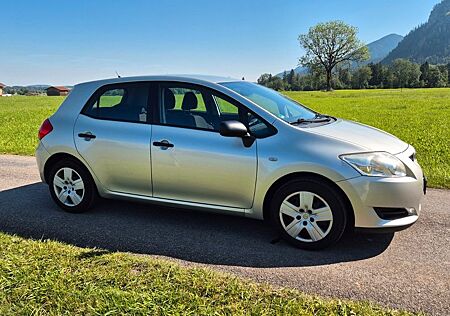 Toyota Auris 1.4 - Klima