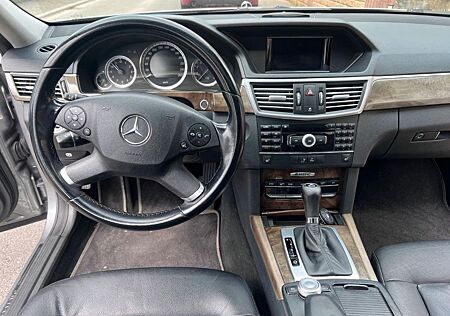 Mercedes-Benz E 250 T - Leder - 8 Fach Bereift - Automatik