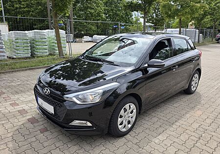 Hyundai i20 1.2 55kW Klima Scheckheftgepflegt