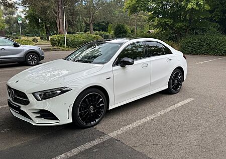 Mercedes-Benz A 250 e DCT - AMG line, Pano, Leder, AHK