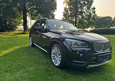 BMW X1 Baureihe 20 i xDrive Automatik Leder Panorama