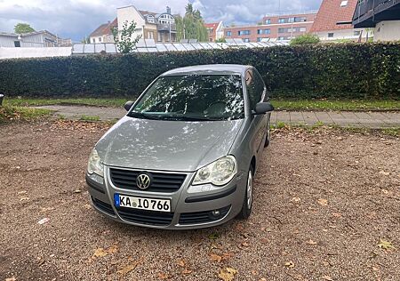 VW Polo Volkswagen 1.4 80 PS Tour-Edition