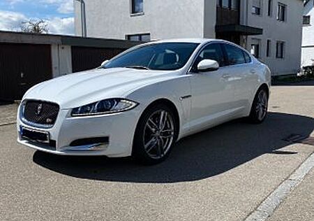 Jaguar XF 3.0 L V6 Diesel S -