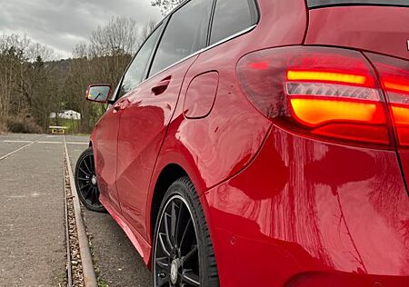 Mercedes-Benz B 220 4MATIC DCT -