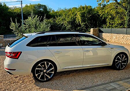 Skoda Superb 3V SCR Sportline VOLL 20 Zoll 190PS DSG