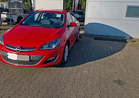 Opel Astra J 1.6 CDTi Exklusiv /8 fach bereift