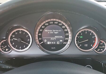 Mercedes-Benz E 200 T BlueEFFICIENCY ELEGANCE