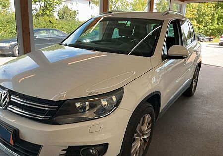VW Tiguan Volkswagen 2.0TDI Life 4Motion*DSG*AHK*SHZ*PDC*TMP
