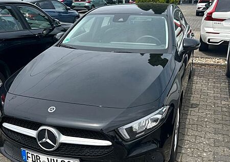 Mercedes-Benz A 250 e (Plug-in-Hybrid) Automatik schwarz Met.
