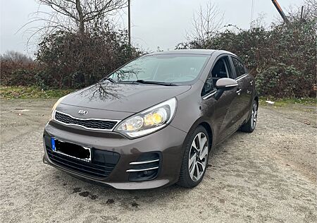 Kia Rio Spirit | EZ 2015 | 64.300 km | Sitzheizung