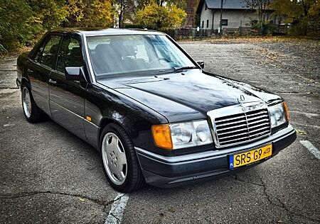 Mercedes-Benz 300 E - 24 JAPAN, 92 500 km