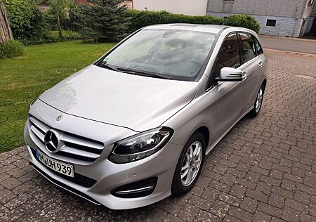 Mercedes-Benz B 180 DCT -
