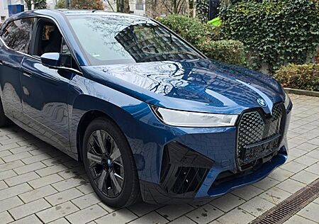 BMW iX 40 xDrive,Sportpak,AHK,ALU1011,ACC,