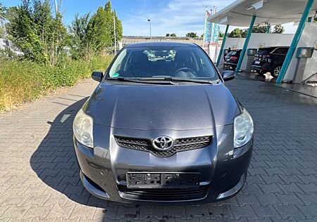 Toyota Auris Life