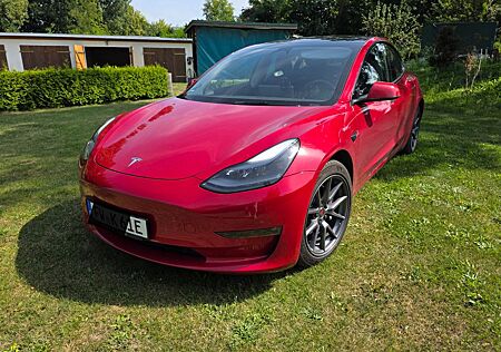 Tesla Model 3 Allradantrieb mit Dualmotor Long Ran...