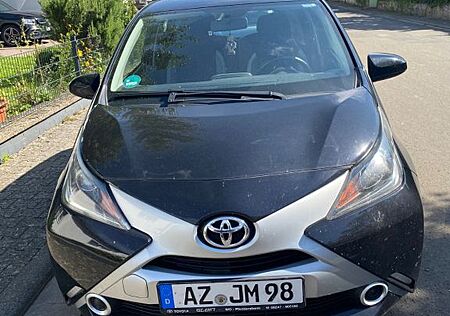 Toyota Aygo (X) Aygo (X) 1,0-l-VVT-i x x