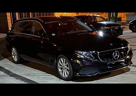 Mercedes-Benz E 220 d T Autom. -
