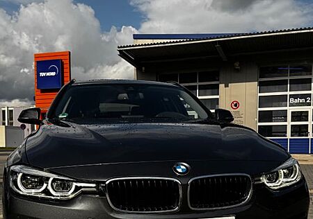 BMW 318i Touring Advantage