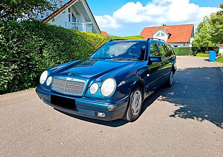 Mercedes-Benz E 240 T-Mod.*Autom.*V6*Schiebedach*Temp.*Scheckh