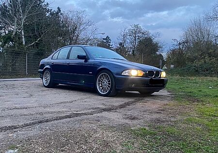 BMW 523i Auto