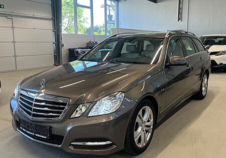 Mercedes-Benz E 200 T -1.Hand-Navi-BiXenon-PDC-elekHeck-Temp