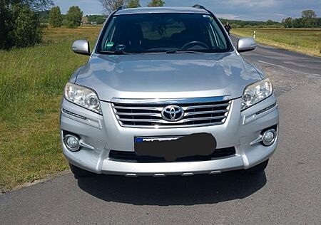 Toyota RAV 4 2,2-l-D-4D 4x4 Life Automatik Life