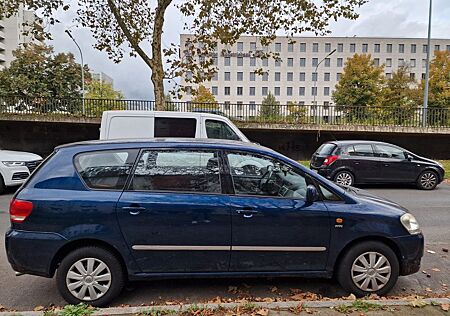 Toyota Avensis Verso 2.0 7-Sitzer mit Fahrradträger