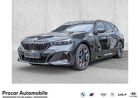 BMW i5 eDrive40 M Sport Pro Head Up AHK Pano Driving