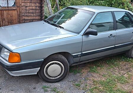 Audi 100